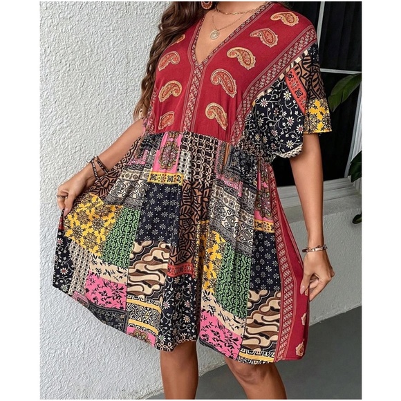 Plus Paisley Floral Print v neck Mini Dress - Picture 8 of 11